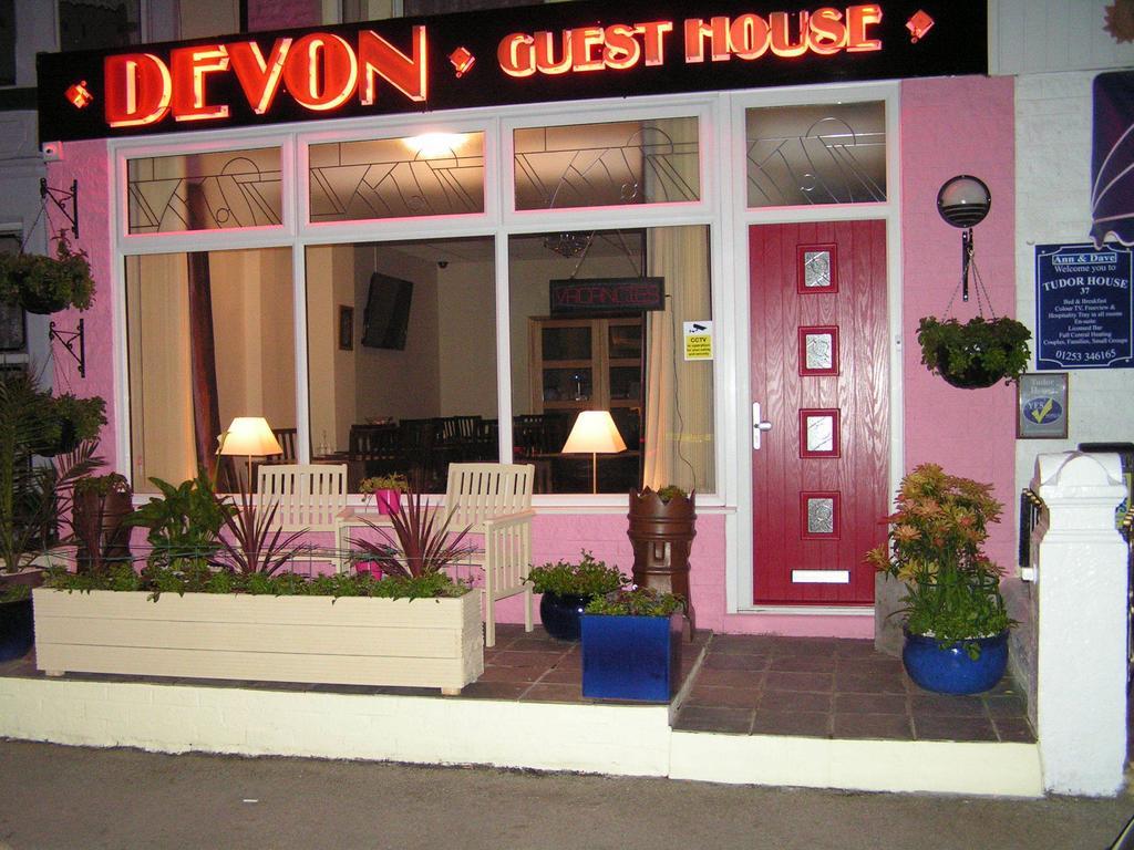 Devon Guest House Blackpool Exterior photo
